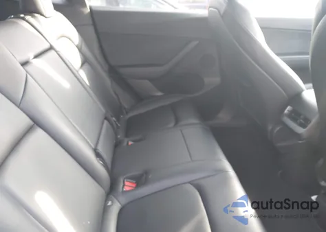 2021 Tesla Model Y Long Range Dual Motor All-Wheel Drive z USA, uszkodzony, nr VIN 5YJYGDEE3MF076930